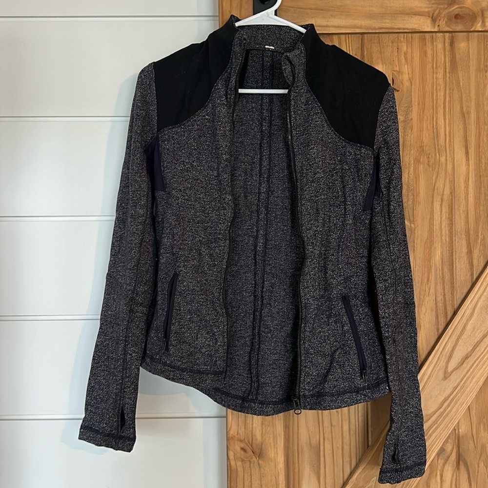 Women’s Lululemon zip up. No tag but size 4